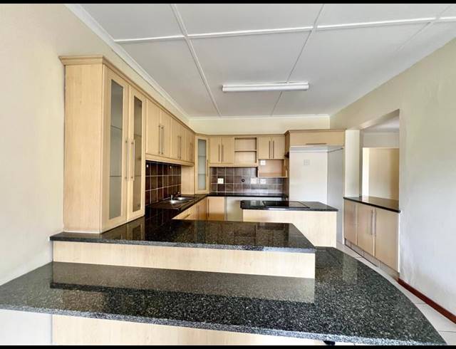 3 BEDROOM TOWNHOUSE FOR SALE IN SCOTTSVILLE